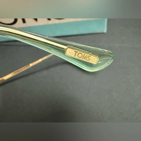 Brand New TOMS “Tulum” Bright Gold Laminate Gradient Brown Oversized Sunglasses - Picture 7 of 8